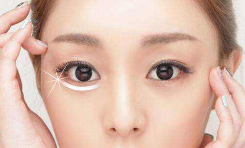 化妝品廠家教你去眼袋的7個(gè)小妙招