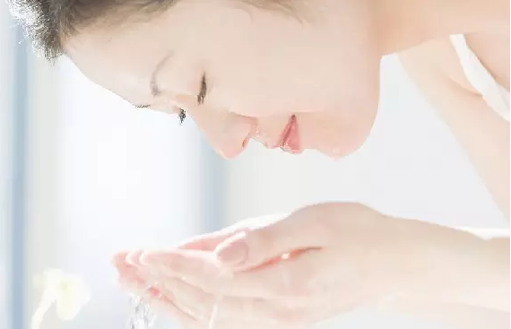 你知道早上護膚和晚上護膚有什么區別嗎？